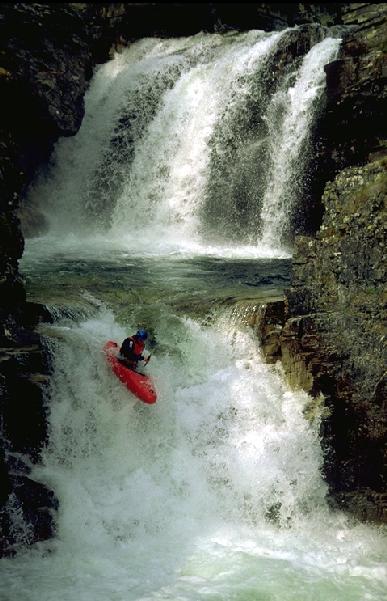 ulamiddlefall.jpg (49311 bytes)